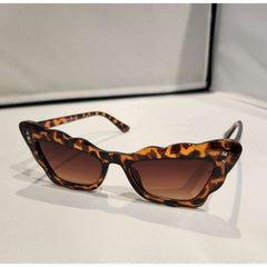 Wavy Cat Eye Frame Sunglasses