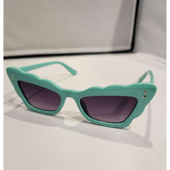 Wavy Cat Eye Frame Sunglasses