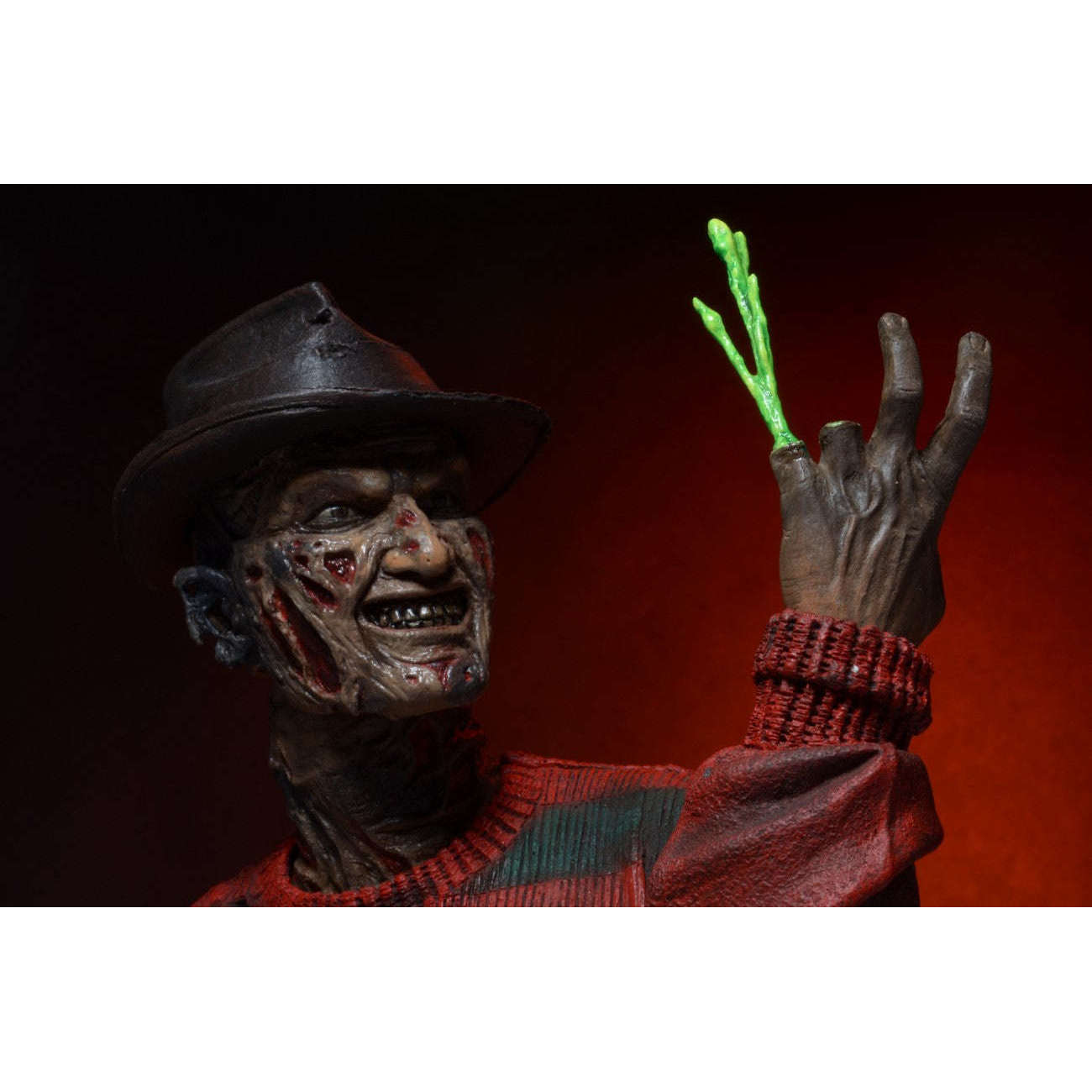 A Nightmare on Elm Street: 7″ Scale Ultimate Freddy Collectible Action Figure