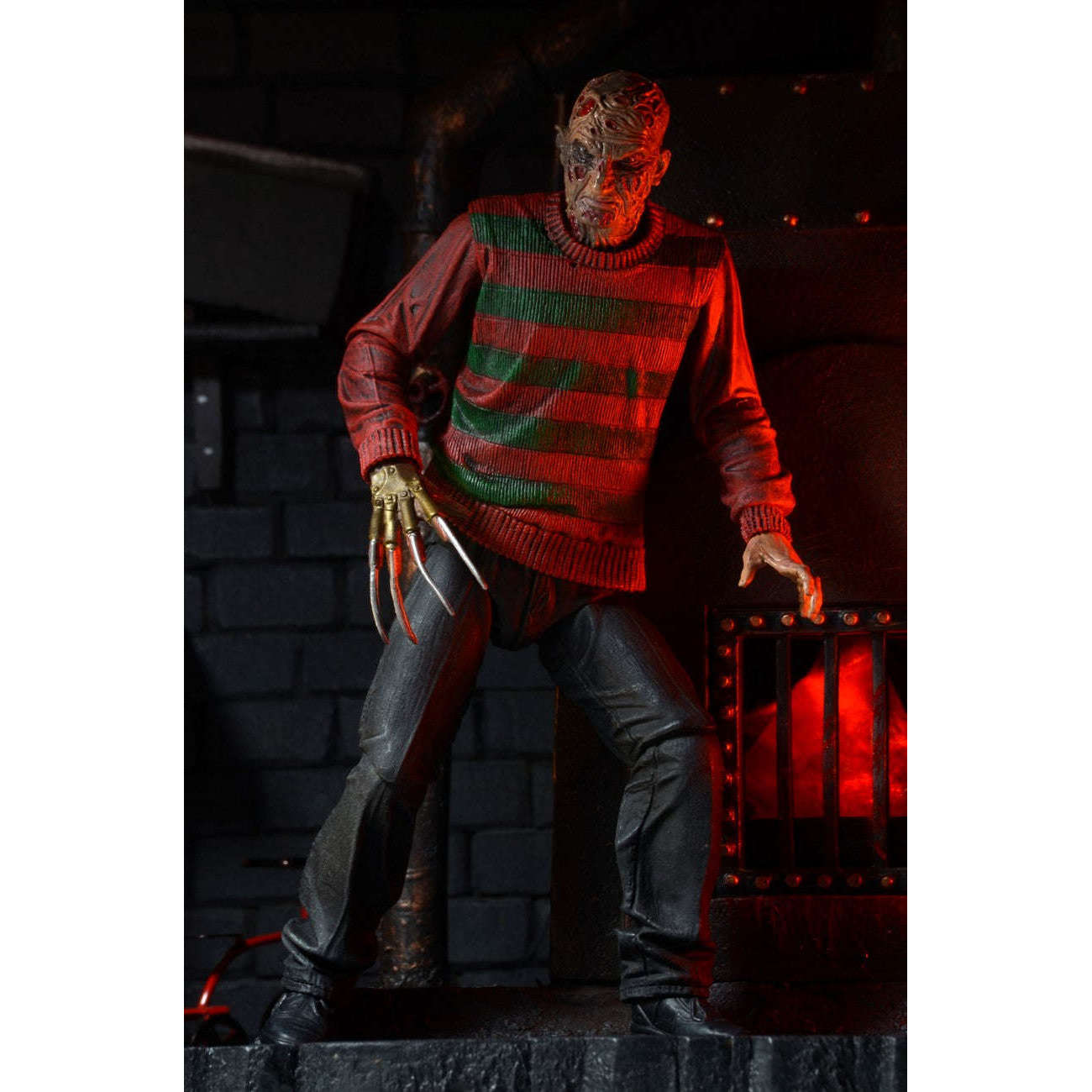 A Nightmare on Elm Street: 7″ Scale Ultimate Freddy Collectible Action Figure